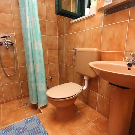 Seaside Secluded Cove Zavala - Gdinj, Hvar - 5717 Bogomolje