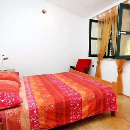 Apartment Seaside Secluded Cove Zavala - Gdinj, Hvar - 5717 *